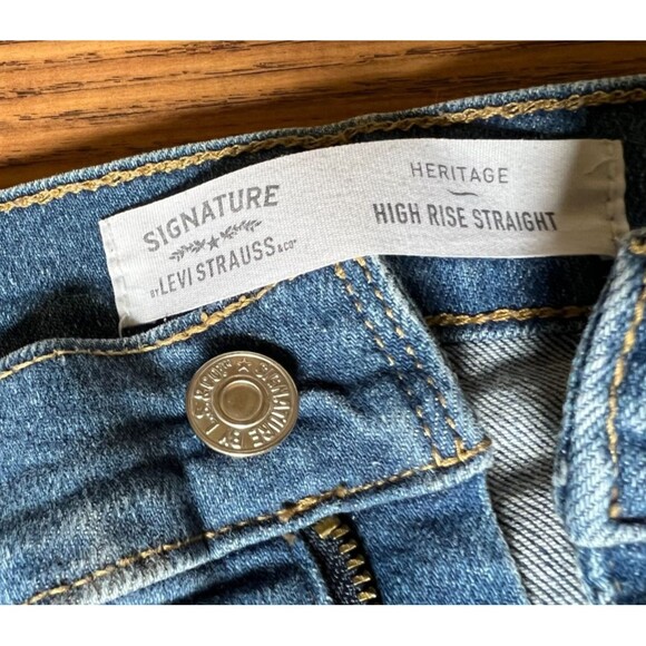 Levi Strauss Signature Jeans High Rise Straight Sz 18 34W Distressed Capri - Picture 7 of 8